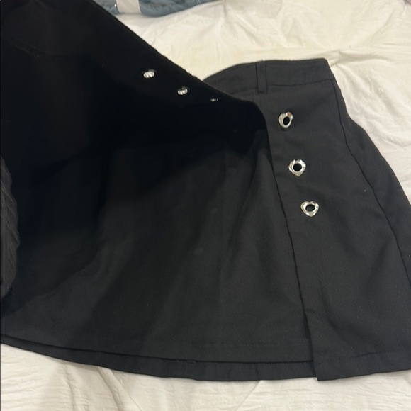 Hot Topic Black Skirt with Silver Heart Accents- large - Picture 4 of 7
